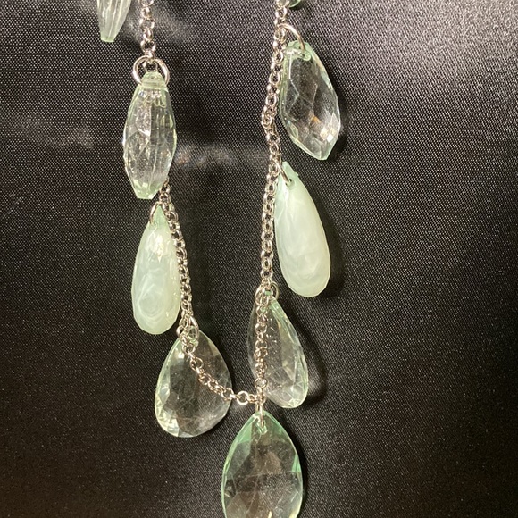 NWT! Gorgeous Grab and Statement Piece Mint Green Necklace w/ Matching Earrings! - Picture 2 of 4